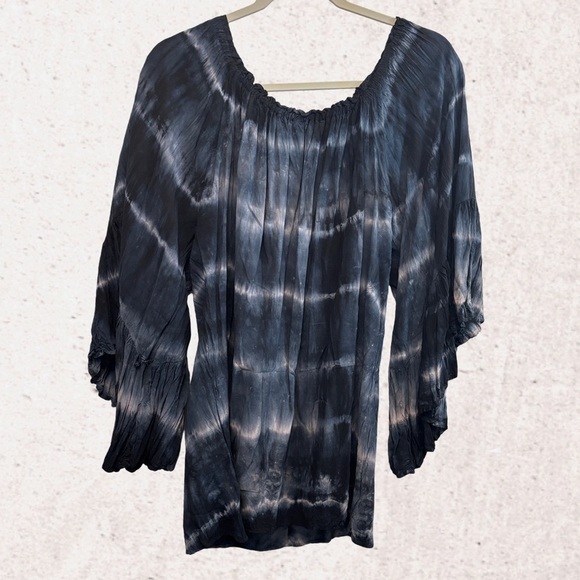 Elan Blue and White Blouse with 3/4 Sleeves and Pleated Style - Picture 2 of 4